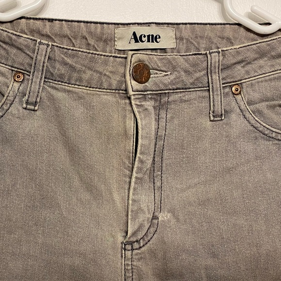 ACNE - Picture 6 of 7